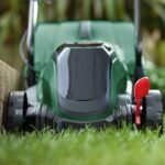 Bosch Akku-Rasenmäher CityMower 18V-32-300 (18 Volt, 1x Akku 4,0 Ah, Schnittbreite: 32 cm, Rasenflächen bis 300 m², im Karton)